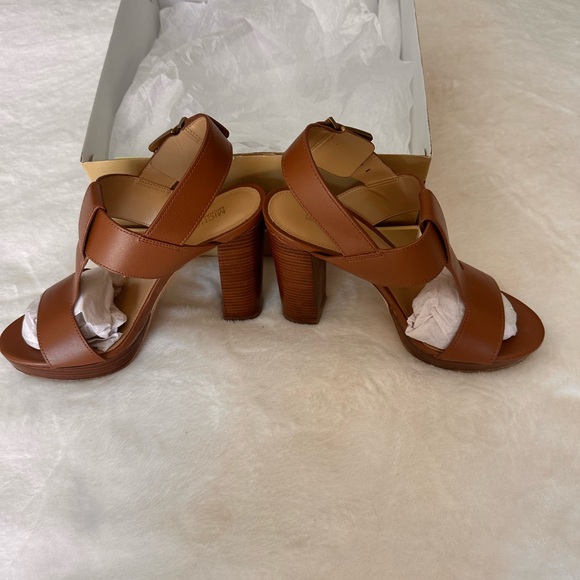Michael Kors Brown Heeled Sandals with T-Strap Design - Picture 2 of 9